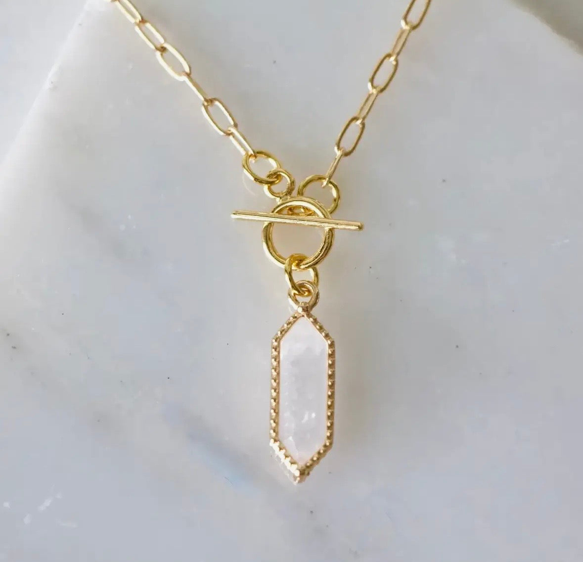 Quartztoggle necklace