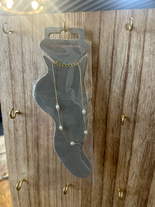 Gold anklet with pearls