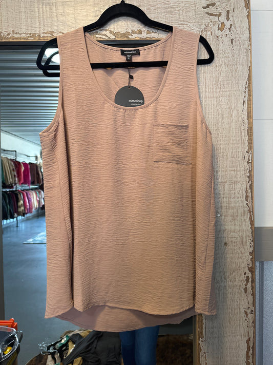 plus airflow scoop neck tank